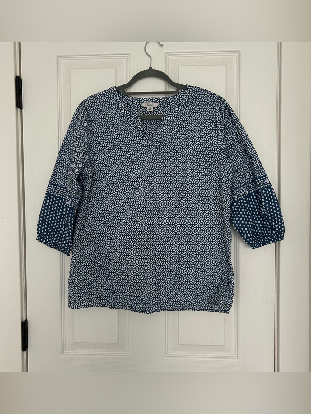 Croft & Barrow Women’s Navy Printed Split-Neck Blouse Size M